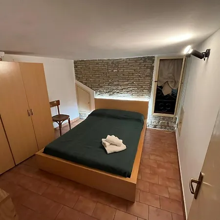 A P E House לינה וארוחת בוקר פוליצי ג'נרוזה