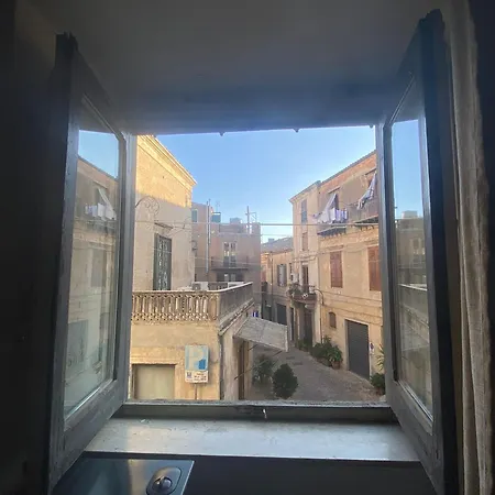 לינה וארוחת בוקר A P E House