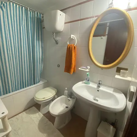 A P E House Bed & Breakfast